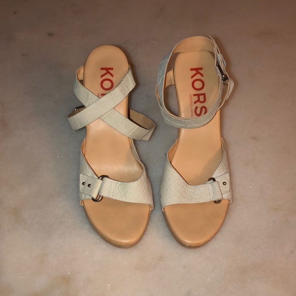 Kors Michael Kors white wood pumps size 8